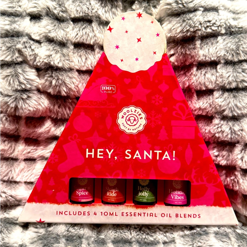 LIKE NEW Woolzie’s HEY SANTA! set of 4 100% pure holiday essential oil blends